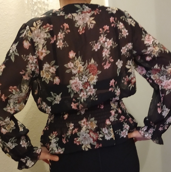 Women's Blouse - Picture 5 of 8